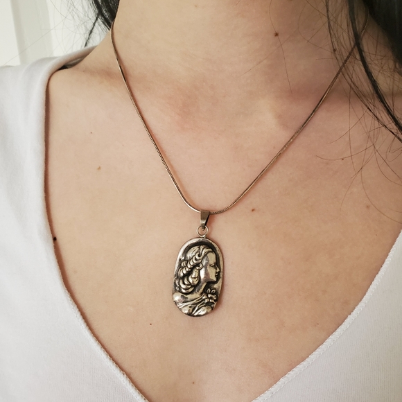 ❤SOLD❤Vintage Sterling Art Nouveau Lady Pendant - Picture 7 of 8